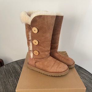 Ugg bailey button